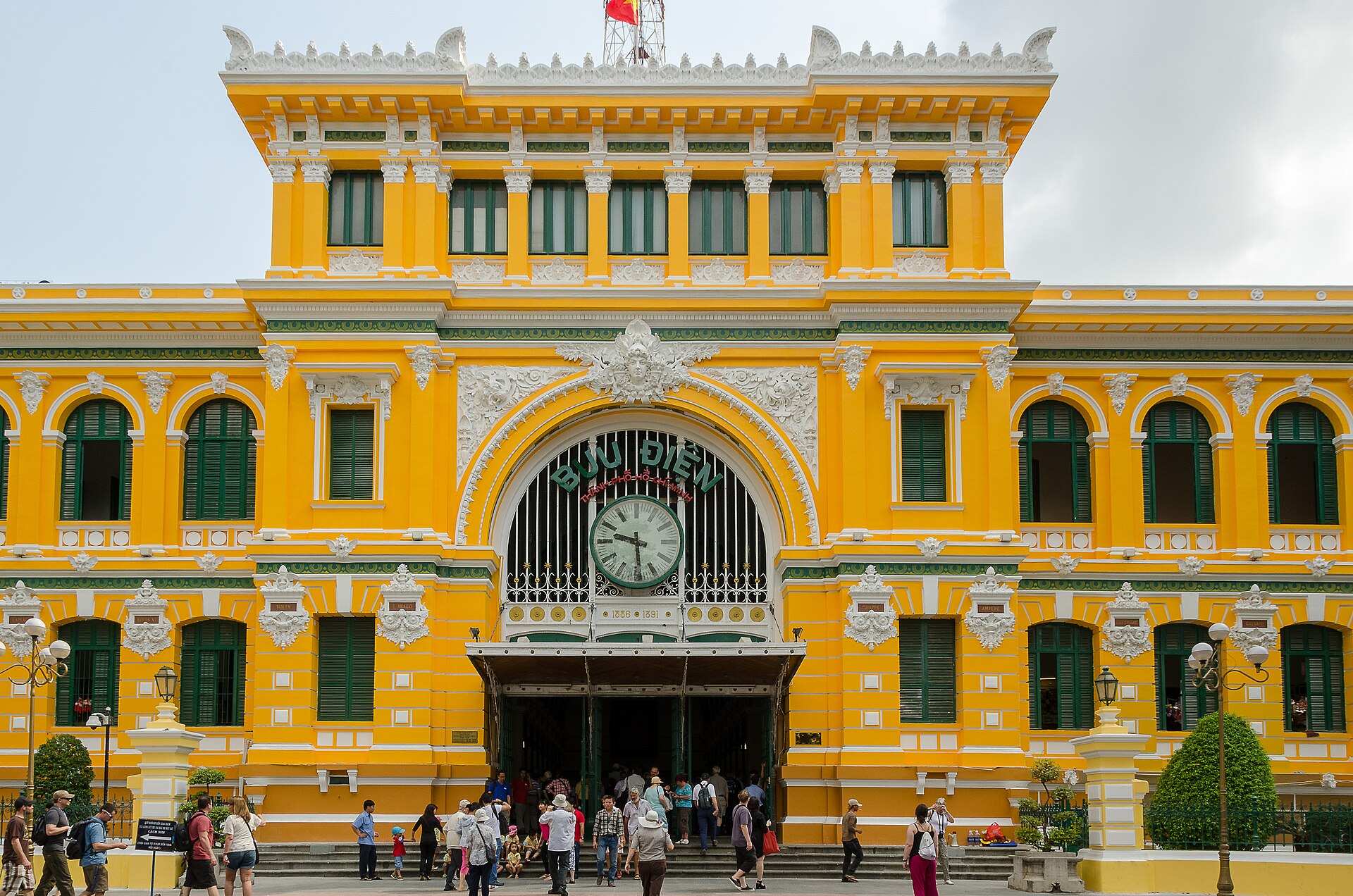 L'horloge de la poste centrale de Saigon